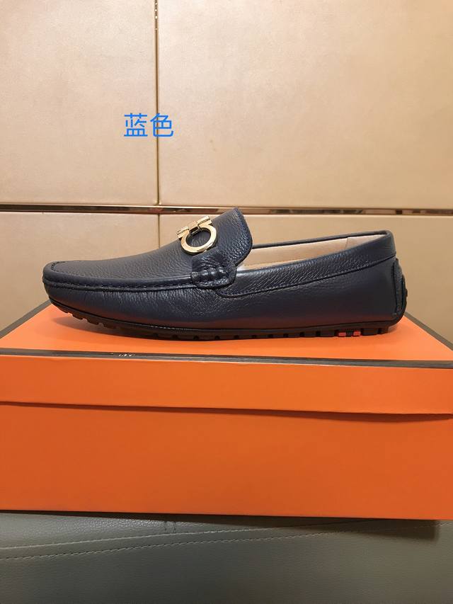 工厂p价 菲拉格慕 .男士休闲豆豆鞋，全新款上市，采用进口意大利荔枝牛皮，水染羊皮内里制作，橡胶耐磨大底，潮男订制，百搭款，配码 38-44