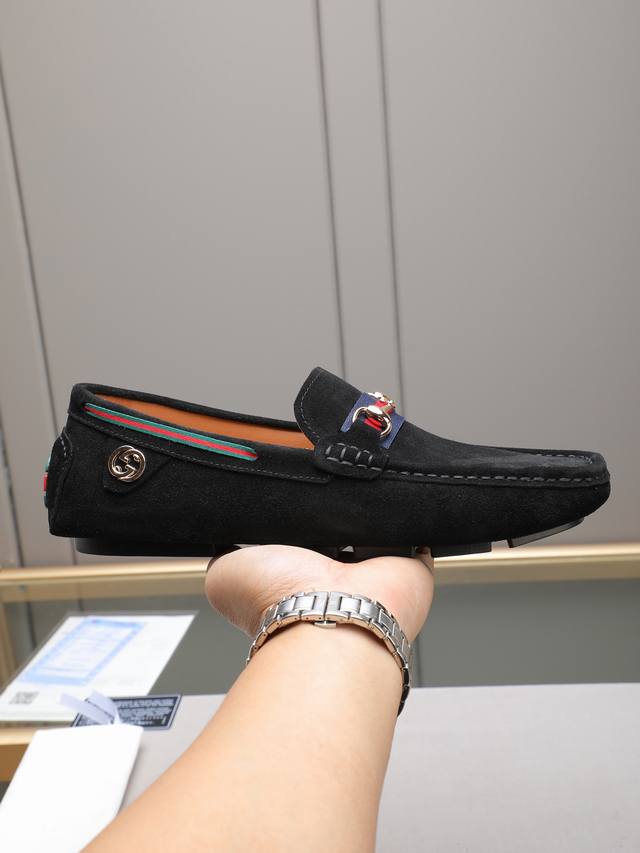 Dg最新款豆豆鞋头层进口牛面皮，年轻与时尚的彰显，内里柔软真皮！实物L拍摄 ，好鞋用心造 码38-44 45 46 47定做