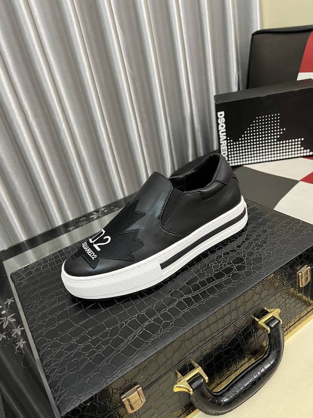 出厂价pp： D2～ 男士休闲鞋 2025Z柜同步发售 码数:35-46# 1个颜色鞋面选用多材质拼接真皮内里，舒适透气，鞋底：原版舒适耐磨大底，实物拍摄实物更