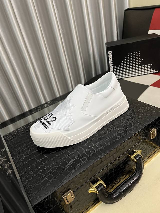 出厂价pp： D2～ 男士休闲鞋 2025Z柜同步发售 码数:35-46# 1个颜色鞋面选用多材质拼接真皮内里，舒适透气，鞋底：原版舒适耐磨大底，实物拍摄实物更