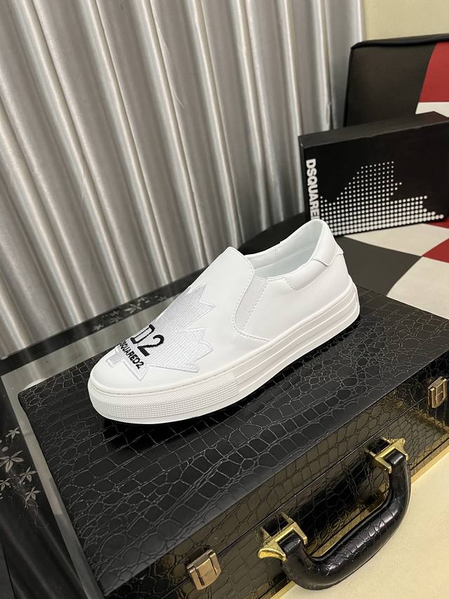 出厂价pp： D2～ 男士休闲鞋 2025Z柜同步发售 码数:38-46# 1个颜色鞋面选用多材质拼接真皮内里，舒适透气，鞋底：原版舒适耐磨大底，实物拍摄实物更