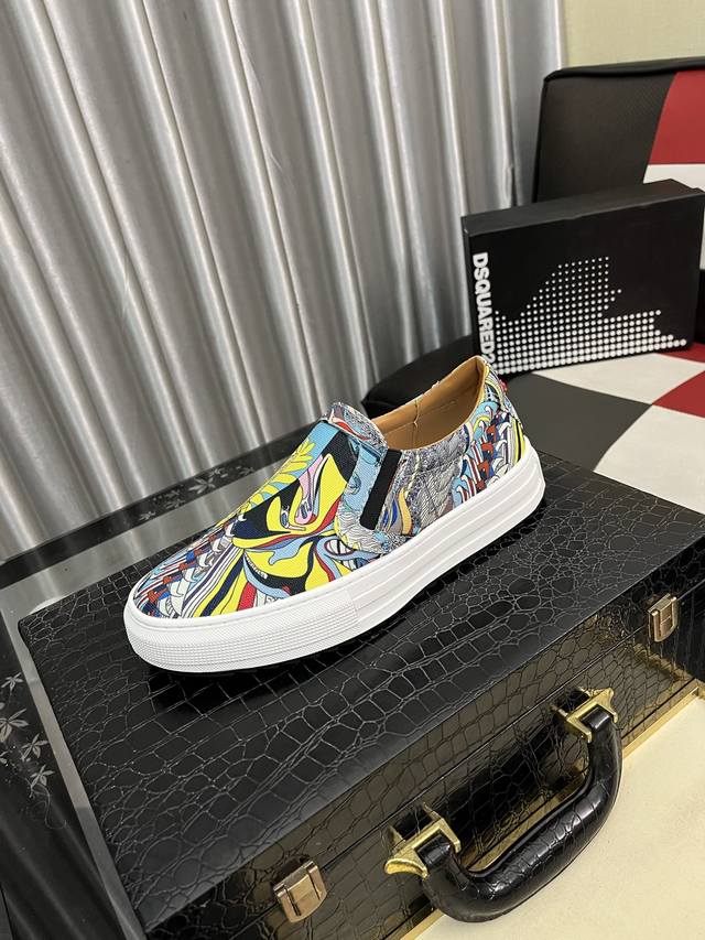 出厂价pp： D2～ 男士休闲鞋 2025Z柜同步发售 码数:35-46# 1个颜色鞋面选用多材质拼接真皮内里，舒适透气，鞋底：原版舒适耐磨大底，实物拍摄实物更