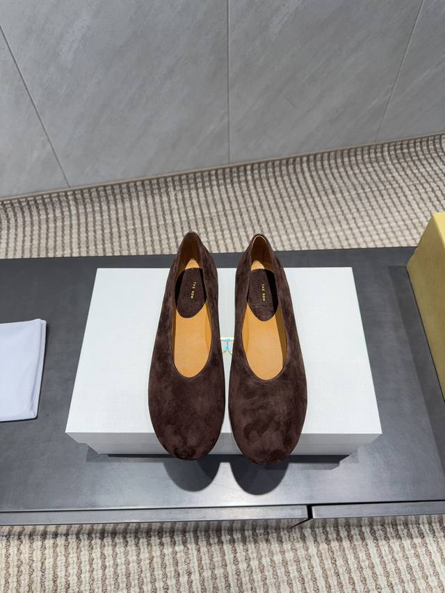 工厂p价 女装女鞋 运动原单 独家顶级版本 The Row小众潮牌25Vs秋季新款乐福单鞋系列 圆头平底单鞋 原版一比一打造舒适度、包裹性都比较好。个性十足，很