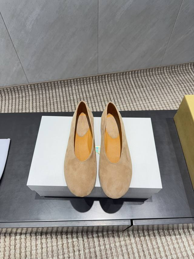 工厂p价 女装女鞋 运动原单 独家顶级版本 The Row小众潮牌25Vs秋季新款乐福单鞋系列 圆头平底单鞋 原版一比一打造舒适度、包裹性都比较好。个性十足，很