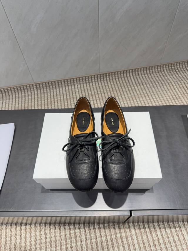 工厂p价 女装女鞋 运动原单 独家顶级版本 The Row小众潮牌25Vs秋季新款乐福单鞋系列 圆头乐福单鞋 原版一比一打造舒适度、包裹性都比较好。个性十足，很