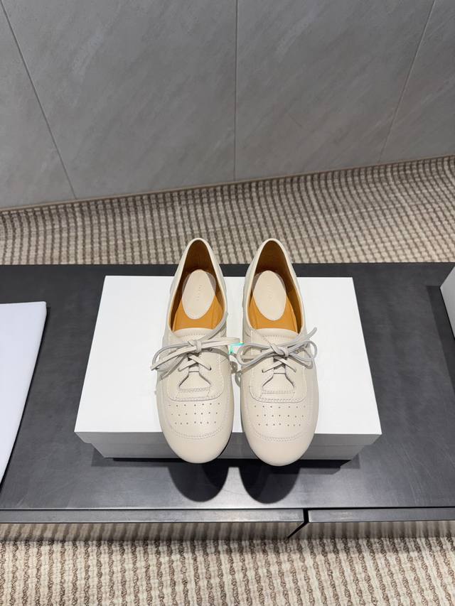 工厂p价 女装女鞋 运动原单 独家顶级版本 The Row小众潮牌25Vs秋季新款乐福单鞋系列 圆头乐福单鞋 原版一比一打造舒适度、包裹性都比较好。个性十足，很