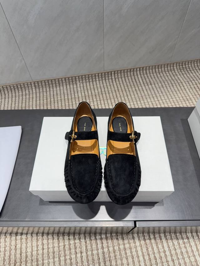 工厂p价 女装女鞋 运动原单 独家顶级版本 The Row小众潮牌25Vs秋季新款乐福单鞋系列 横带乐福单鞋 原版一比一打造舒适度、包裹性都比较好。个性十足，很