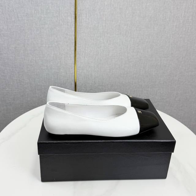 工厂p价 女装女鞋 运动原单 Chane*｜小香经典方头拼色平底单鞋 以利落方头打破圆头的柔和刻板 勾勒出极具现代感的足部线条 自带复古与前卫的双重气场。 经典