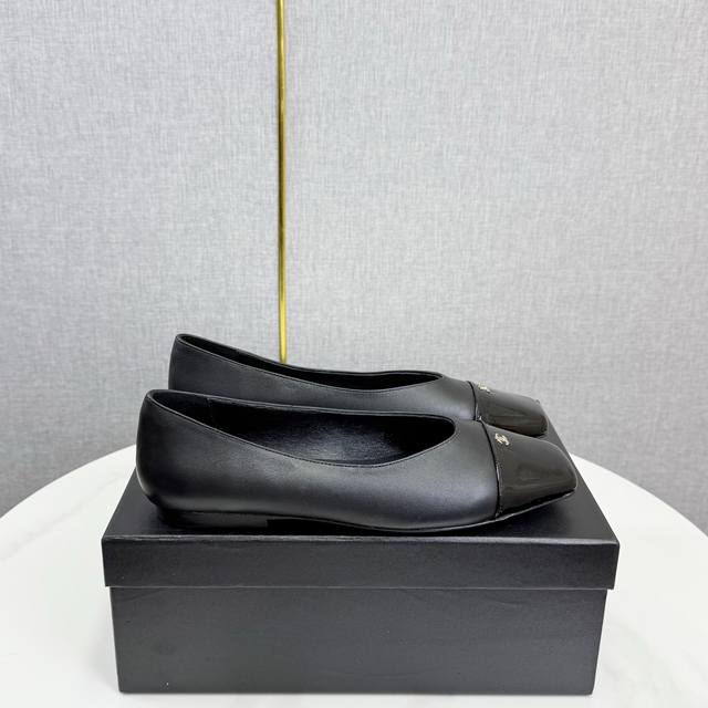 工厂p价 女装女鞋 运动原单 Chane*｜小香经典方头拼色平底单鞋 以利落方头打破圆头的柔和刻板 勾勒出极具现代感的足部线条 自带复古与前卫的双重气场。 经典