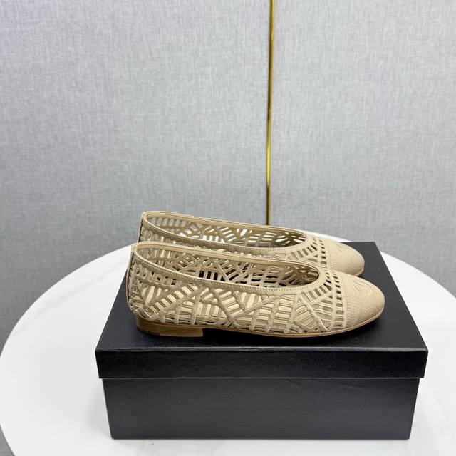 工厂p价 女装女鞋 运动原单 Chane*｜小香26C镂空编织双C 芭蕾舞鞋 当高定针织工艺邂逅芭蕾鞋的经典廓形 这双芭蕾舞鞋 为法式优雅注入轻盈诗意。 精选细