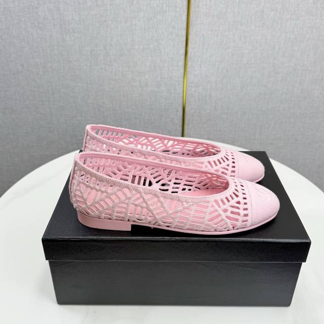 工厂p价 女装女鞋 运动原单 Chane*｜小香26C镂空编织双C 芭蕾舞鞋 当高定针织工艺邂逅芭蕾鞋的经典廓形 这双芭蕾舞鞋 为法式优雅注入轻盈诗意。 精选细