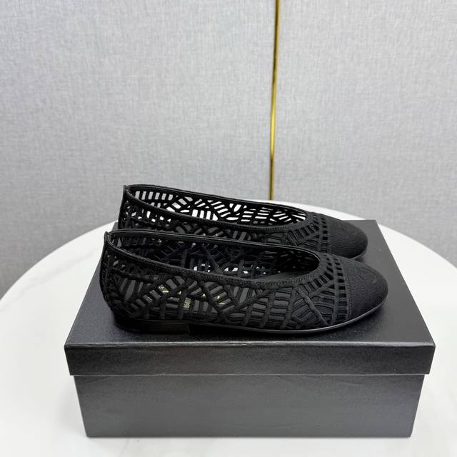 工厂p价 女装女鞋 运动原单 Chane*｜小香26C镂空编织双C 芭蕾舞鞋 当高定针织工艺邂逅芭蕾鞋的经典廓形 这双芭蕾舞鞋 为法式优雅注入轻盈诗意。 精选细