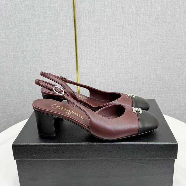 工厂p价 女装女鞋 运动原单 2025小香 本季秋冬季必备单品！！ 香奈儿秋冬重工爆款 小红书力推款，怎么搭配都好看，时髦精必备，香奈儿女士钟爱简约又难以抗拒系