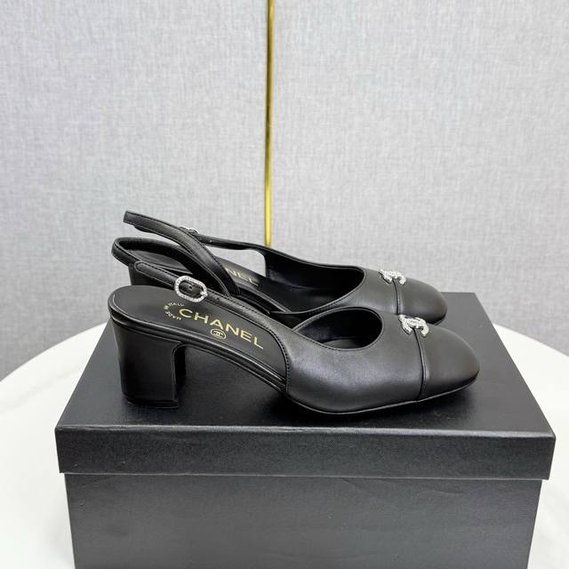 工厂p价 女装女鞋 运动原单 2025小香 本季秋冬季必备单品！！ 香奈儿秋冬重工爆款 小红书力推款，怎么搭配都好看，时髦精必备，香奈儿女士钟爱简约又难以抗拒系