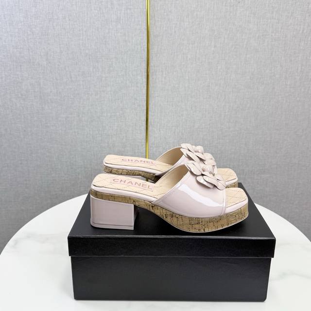 工厂p价 女装女鞋 运动原单 2025小香 本季秋冬季必备单品！！ 香奈儿秋冬重工爆款 小红书力推款，怎么搭配都好看，时髦精必备，香奈儿女士钟爱简约又难以抗拒系