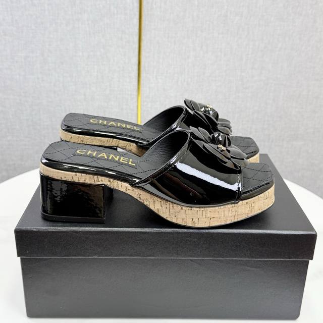 工厂p价 女装女鞋 运动原单 2025小香 本季秋冬季必备单品！！ 香奈儿秋冬重工爆款 小红书力推款，怎么搭配都好看，时髦精必备，香奈儿女士钟爱简约又难以抗拒系