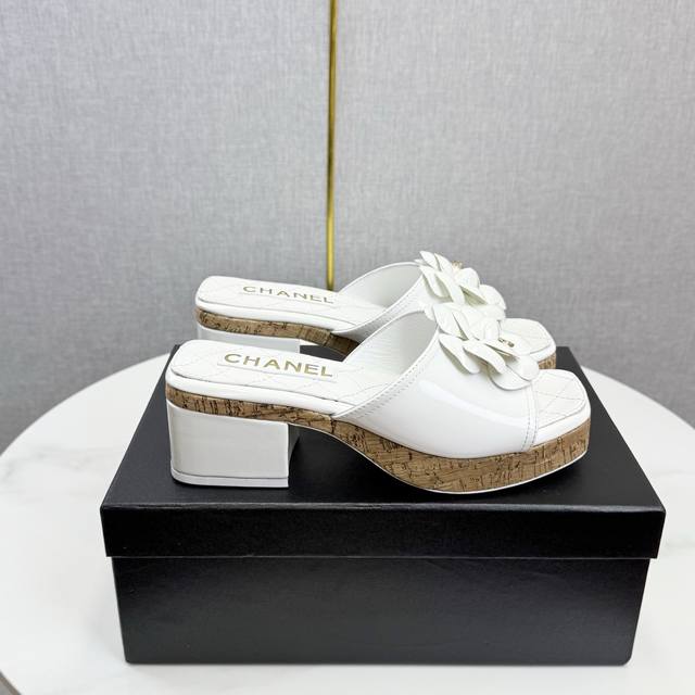 工厂p价 女装女鞋 运动原单 2025小香 本季秋冬季必备单品！！ 香奈儿秋冬重工爆款 小红书力推款，怎么搭配都好看，时髦精必备，香奈儿女士钟爱简约又难以抗拒系