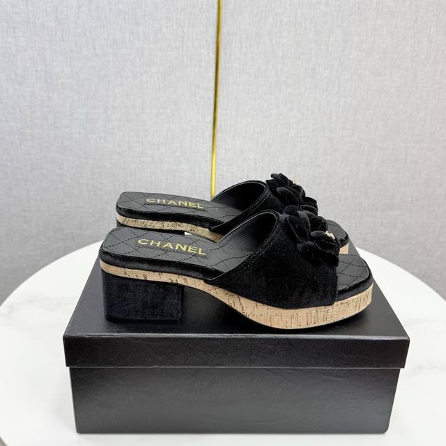 工厂p价 女装女鞋 运动原单 2025小香 本季秋冬季必备单品！！ 香奈儿秋冬重工爆款 小红书力推款，怎么搭配都好看，时髦精必备，香奈儿女士钟爱简约又难以抗拒系