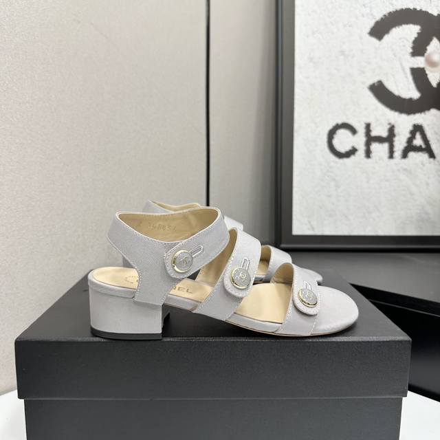 工厂p价 女装女鞋 运动原单 2025小香 本季秋冬季必备单品！！ 香奈儿秋冬重工爆款 小红书力推款，怎么搭配都好看，时髦精必备，香奈儿女士钟爱简约又难以抗拒系