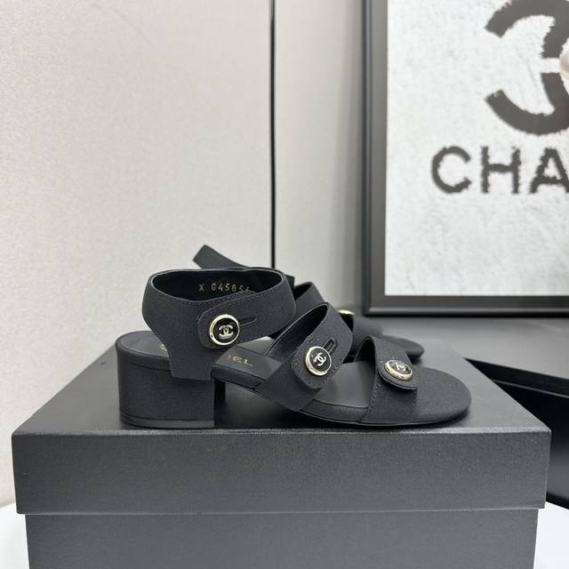 工厂p价 女装女鞋 运动原单 2025小香 本季秋冬季必备单品！！ 香奈儿秋冬重工爆款 小红书力推款，怎么搭配都好看，时髦精必备，香奈儿女士钟爱简约又难以抗拒系