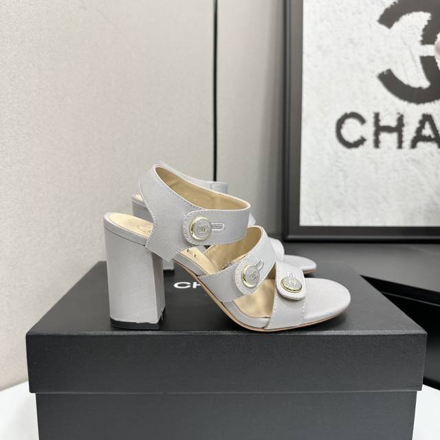 工厂p价 女装女鞋 运动原单 2025小香 本季秋冬季必备单品！！ 香奈儿秋冬重工爆款 小红书力推款，怎么搭配都好看，时髦精必备，香奈儿女士钟爱简约又难以抗拒系