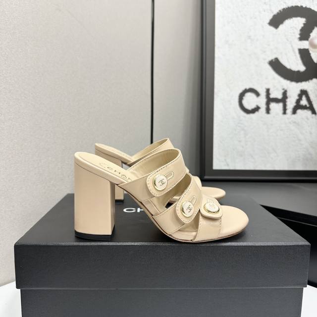 工厂p价 女装女鞋 运动原单 2025小香 本季秋冬季必备单品！！ 香奈儿秋冬重工爆款 小红书力推款，怎么搭配都好看，时髦精必备，香奈儿女士钟爱简约又难以抗拒系