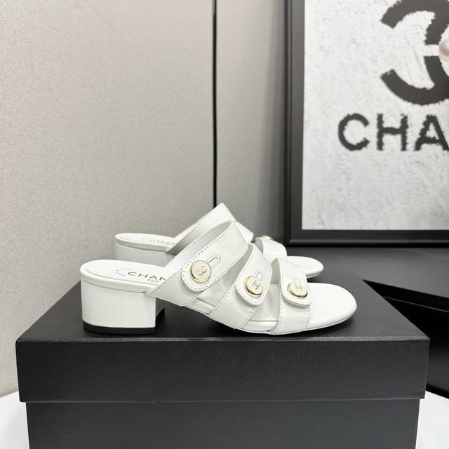 工厂p价 女装女鞋 运动原单 2025小香 本季秋冬季必备单品！！ 香奈儿秋冬重工爆款 小红书力推款，怎么搭配都好看，时髦精必备，香奈儿女士钟爱简约又难以抗拒系