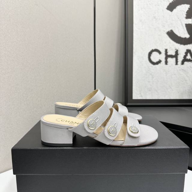 工厂p价 女装女鞋 运动原单 2025小香 本季秋冬季必备单品！！ 香奈儿秋冬重工爆款 小红书力推款，怎么搭配都好看，时髦精必备，香奈儿女士钟爱简约又难以抗拒系