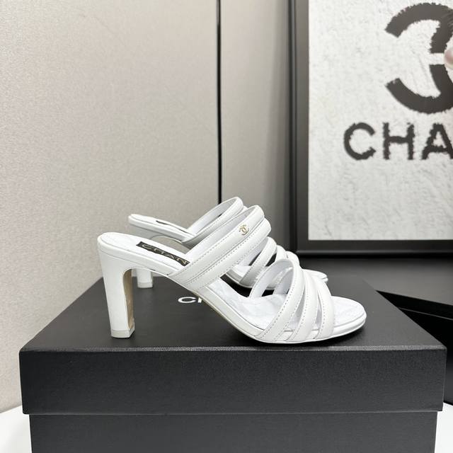 工厂p价 女装女鞋 运动原单 2025小香 本季秋冬季必备单品！！ 香奈儿秋冬重工爆款 小红书力推款，怎么搭配都好看，时髦精必备，香奈儿女士钟爱简约又难以抗拒系