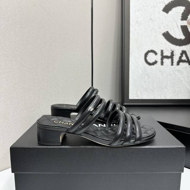 工厂p价 女装女鞋 运动原单 2025小香 本季秋冬季必备单品！！ 香奈儿秋冬重工爆款 小红书力推款，怎么搭配都好看，时髦精必备，香奈儿女士钟爱简约又难以抗拒系