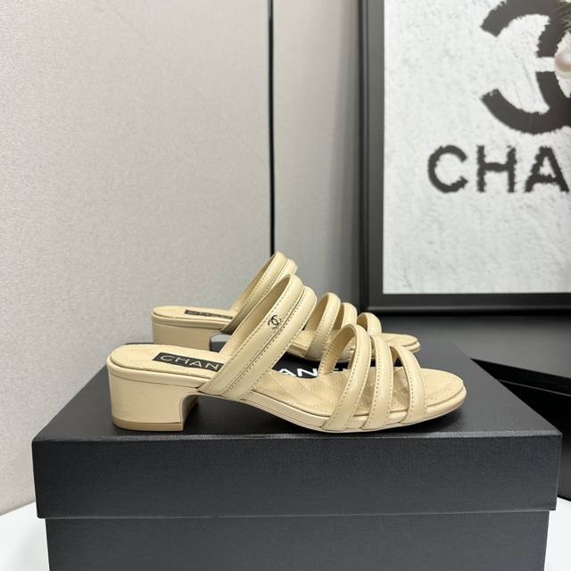 工厂p价 女装女鞋 运动原单 2025小香 本季秋冬季必备单品！！ 香奈儿秋冬重工爆款 小红书力推款，怎么搭配都好看，时髦精必备，香奈儿女士钟爱简约又难以抗拒系