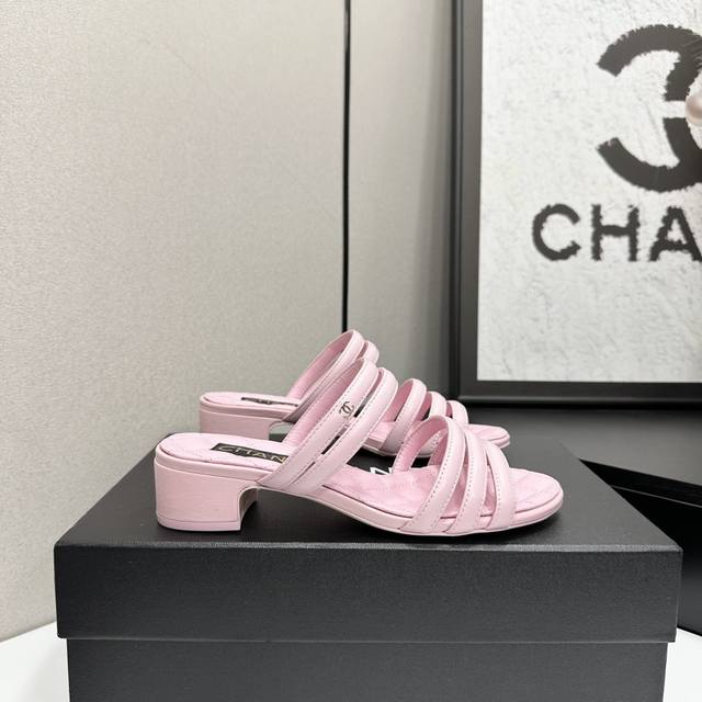 工厂p价 女装女鞋 运动原单 2025小香 本季秋冬季必备单品！！ 香奈儿秋冬重工爆款 小红书力推款，怎么搭配都好看，时髦精必备，香奈儿女士钟爱简约又难以抗拒系