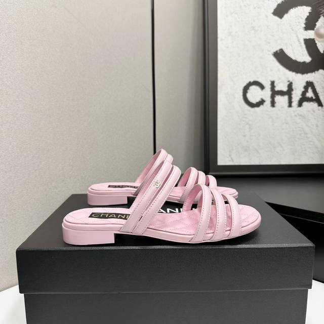 工厂p价 女装女鞋 运动原单 2025小香 本季秋冬季必备单品！！ 香奈儿秋冬重工爆款 小红书力推款，怎么搭配都好看，时髦精必备，香奈儿女士钟爱简约又难以抗拒系