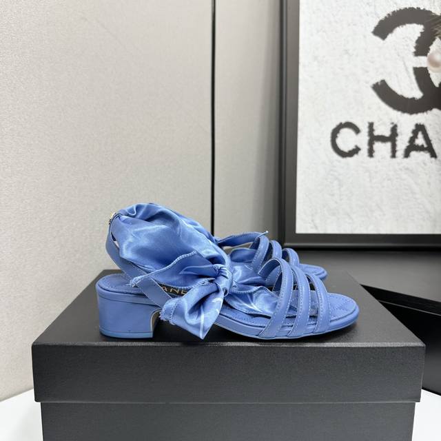 工厂p价 女装女鞋 运动原单 2025小香 本季秋冬季必备单品！！ 香奈儿秋冬重工爆款 小红书力推款，怎么搭配都好看，时髦精必备，香奈儿女士钟爱简约又难以抗拒系