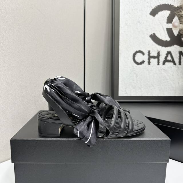 工厂p价 女装女鞋 运动原单 2025小香 本季秋冬季必备单品！！ 香奈儿秋冬重工爆款 小红书力推款，怎么搭配都好看，时髦精必备，香奈儿女士钟爱简约又难以抗拒系