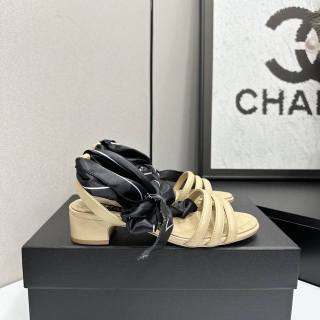 工厂p价 女装女鞋 运动原单 2025小香 本季秋冬季必备单品！！ 香奈儿秋冬重工爆款 小红书力推款，怎么搭配都好看，时髦精必备，香奈儿女士钟爱简约又难以抗拒系