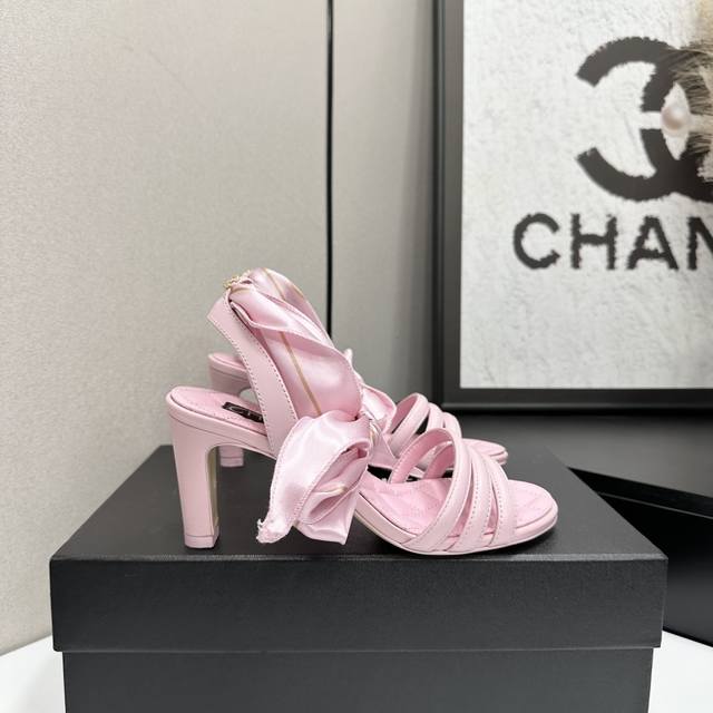 工厂p价 女装女鞋 运动原单 2025小香 本季秋冬季必备单品！！ 香奈儿秋冬重工爆款 小红书力推款，怎么搭配都好看，时髦精必备，香奈儿女士钟爱简约又难以抗拒系