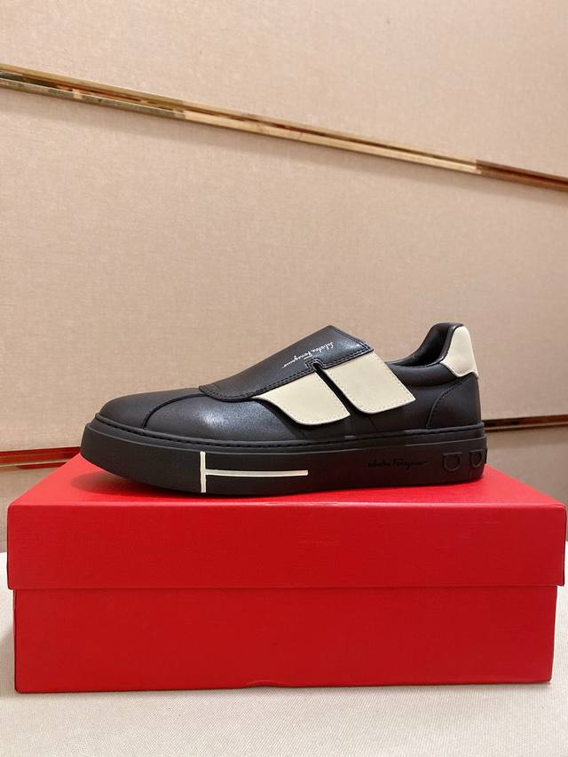 调工厂p价 男装男鞋 运动原单 菲拉格幕新款 官网男士滑板鞋鞋同步款，鞋面选用进口粒面牛皮，最新品牌元素G家五金拉环扣，菲拉格慕官网最新 彰显不俗的气息，设计简