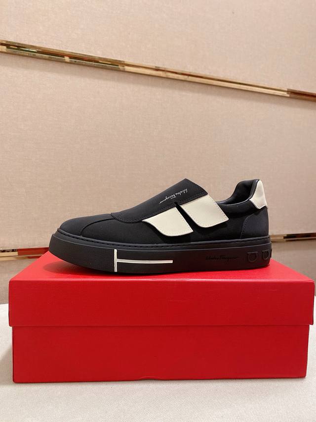 调工厂p价 男装男鞋 运动原单 菲拉格幕新款 官网男士滑板鞋鞋同步款，鞋面选用进口粒面牛皮，最新品牌元素G家五金拉环扣，菲拉格慕官网最新 彰显不俗的气息，设计简