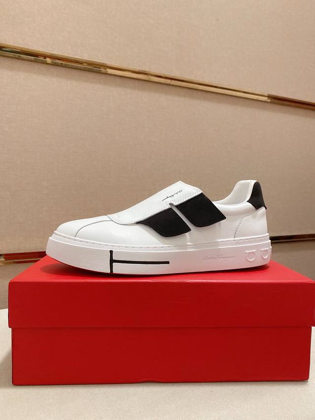 调工厂p价 男装男鞋 运动原单 菲拉格幕新款 官网男士滑板鞋鞋同步款，鞋面选用进口粒面牛皮，最新品牌元素G家五金拉环扣，菲拉格慕官网最新 彰显不俗的气息，设计简