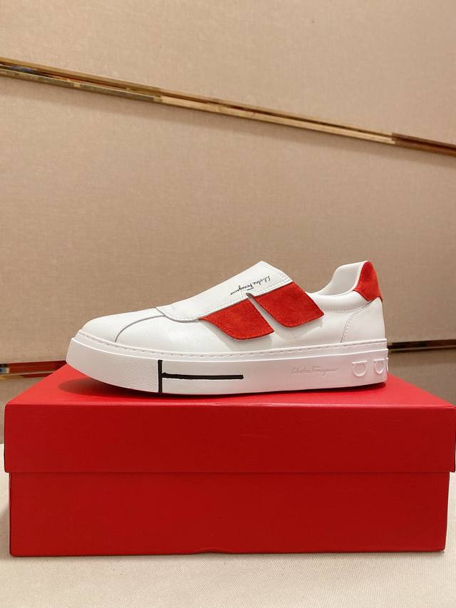 调工厂p价 男装男鞋 运动原单 菲拉格幕新款 官网男士滑板鞋鞋同步款，鞋面选用进口粒面牛皮，最新品牌元素G家五金拉环扣，菲拉格慕官网最新 彰显不俗的气息，设计简