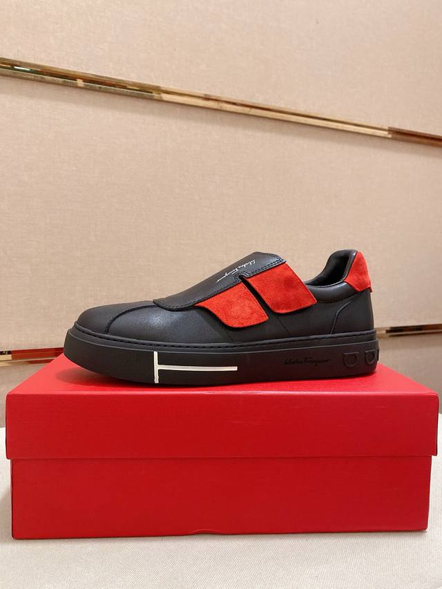 调工厂p价 男装男鞋 运动原单 菲拉格幕新款 官网男士滑板鞋鞋同步款，鞋面选用进口粒面牛皮，最新品牌元素G家五金拉环扣，菲拉格慕官网最新 彰显不俗的气息，设计简