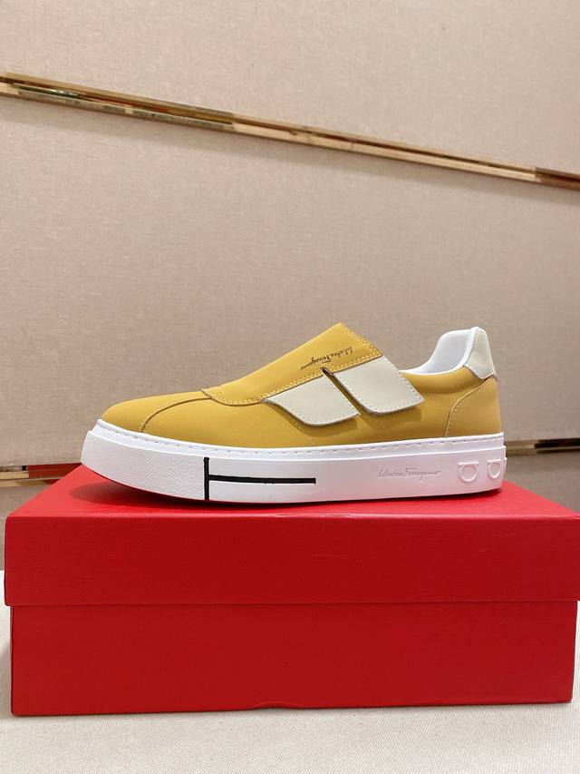 调工厂p价 男装男鞋 运动原单 菲拉格幕新款 官网男士滑板鞋鞋同步款，鞋面选用进口粒面牛皮，最新品牌元素G家五金拉环扣，菲拉格慕官网最新 彰显不俗的气息，设计简