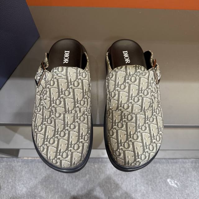 调工厂p价 男装男鞋 运动原单 D 顶级代购 迪 炸街男神半拖专柜同步，鞋面意大利进口D标志布面料，高品质复杂拼接工艺品，鞋底：原厂特供原版底，独家活动成型底超