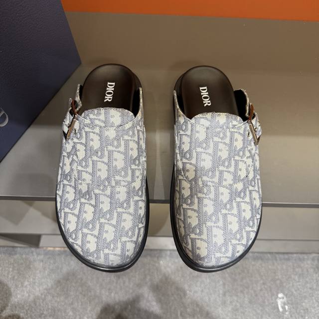 调工厂p价 男装男鞋 运动原单 D 顶级代购 迪 炸街男神半拖专柜同步，鞋面意大利进口D标志布面料，高品质复杂拼接工艺品，鞋底：原厂特供原版底，独家活动成型底超