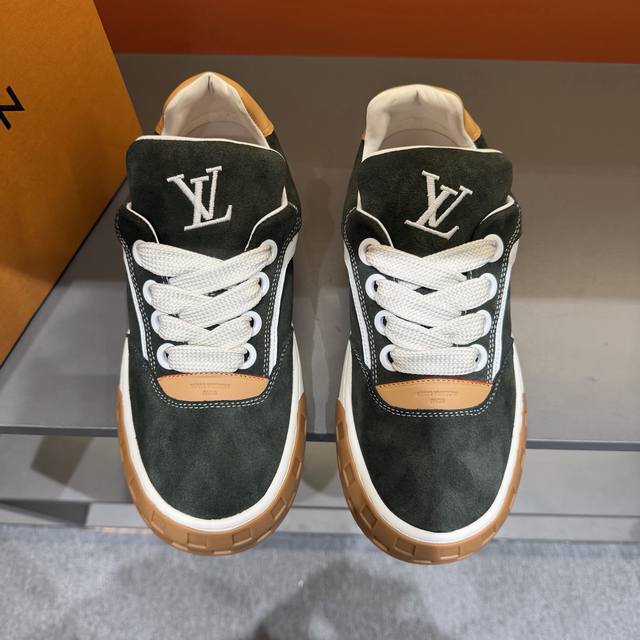 调工厂p价 男装男鞋 运动原单 38-45 顶级版本 Lv-路易威登-经典走秀新款 空胶工艺 原版1：1开发！！上脚非常舒适 奢侈用料，做工精细，中底印有欧洲制