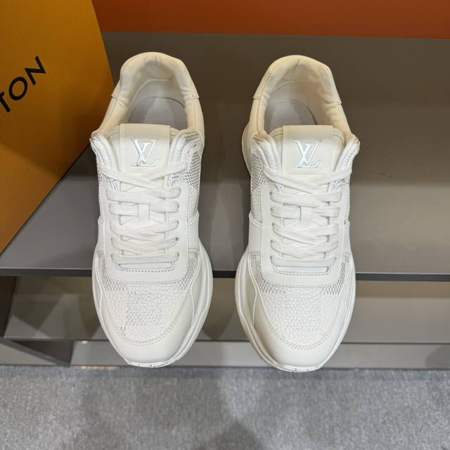 调工厂p价 男装男鞋 运动原单码数38-45 新品 Loui*V ～ Run Away 高端男士休闲 运动鞋！ 采用拼接 Epi 牛皮革和 Monogram 压