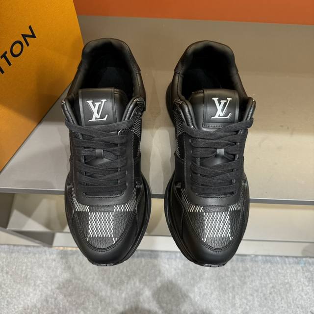 调工厂p价 男装男鞋 运动原单码数38-45 新品 Loui*V ～ Run Away 高端男士休闲 运动鞋！ 采用拼接 Epi 牛皮革和 Monogram 压