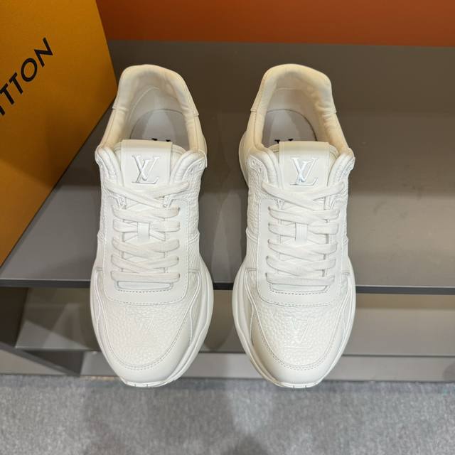 调工厂p价 男装男鞋 运动原单码数38-45 新品 Loui*V ～ Run Away 高端男士休闲 运动鞋！ 采用拼接 Epi 牛皮革和 Monogram 压