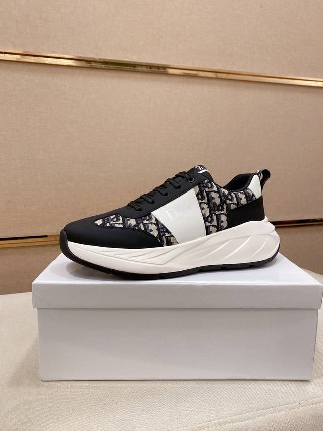 调工厂p价 男装男鞋 运动原单 迪奥 Dior 新款休闲运动风男鞋，全新春夏季款设计，完美做工，系带懒人款打造装柜品质，鞋面：进口头层牛皮，羊皮内里柔软舒适，超